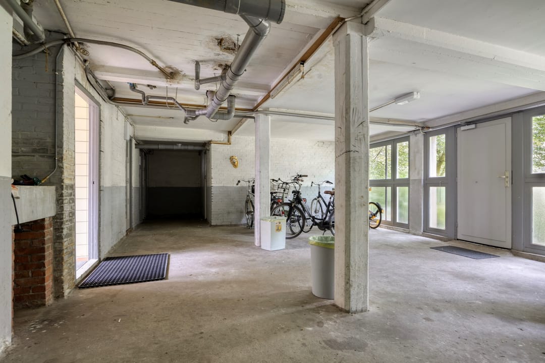 Energy Efficient Three-Bedroom Apartment with Two Balconies in Rotterdam-West — 23
