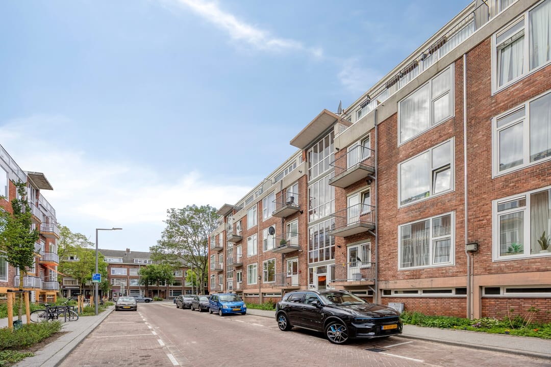 Energy Efficient Three-Bedroom Apartment with Two Balconies in Rotterdam-West — 17