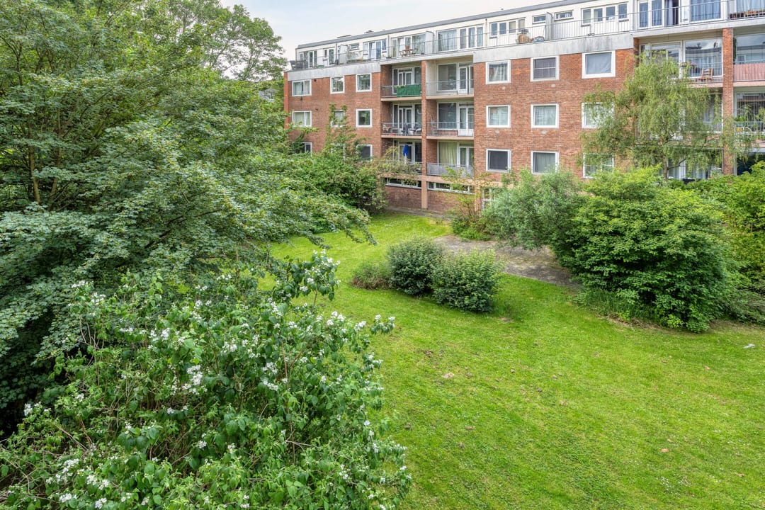 Energy Efficient Three-Bedroom Apartment with Two Balconies in Rotterdam-West — 22