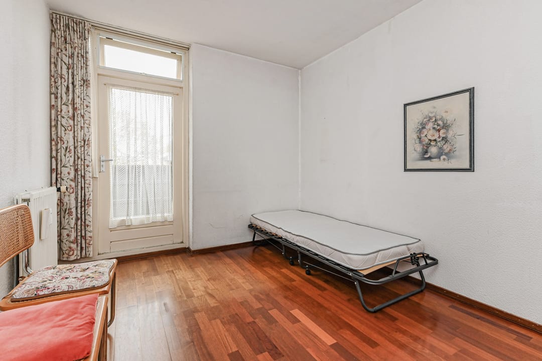 Spacious 3-Room Apartment with Two Balconies in Quiet Green Surroundings — 13