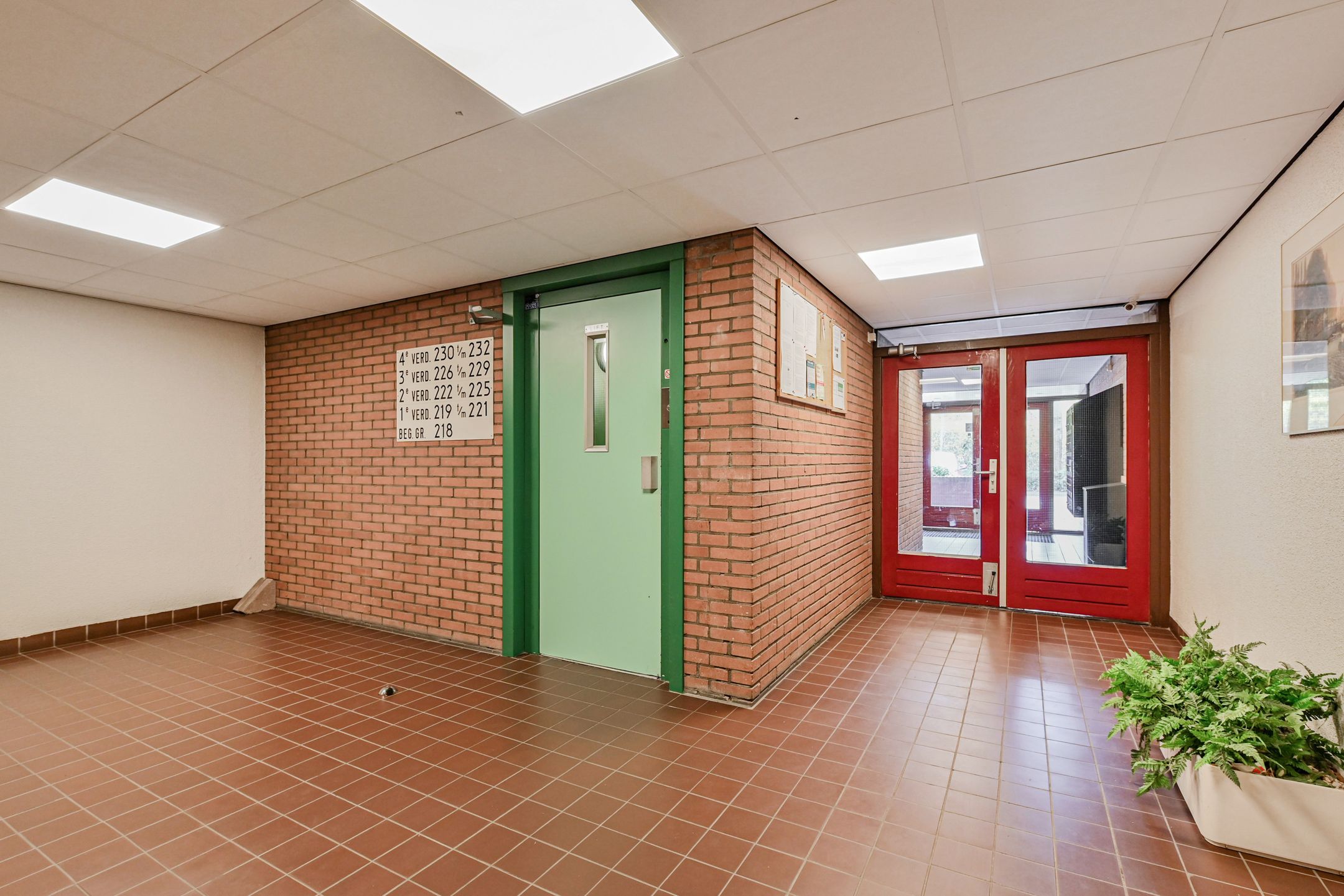 Spacious 3-Room Apartment with Two Balconies in Quiet Green Surroundings — 27