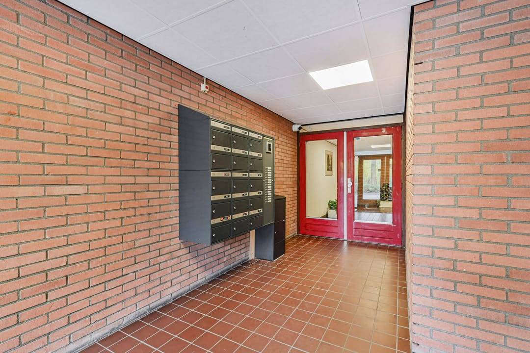 Spacious 3-Room Apartment with Two Balconies in Quiet Green Surroundings — 28