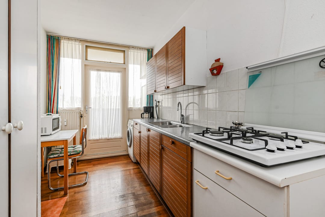 Spacious 3-Room Apartment with Two Balconies in Quiet Green Surroundings — 8
