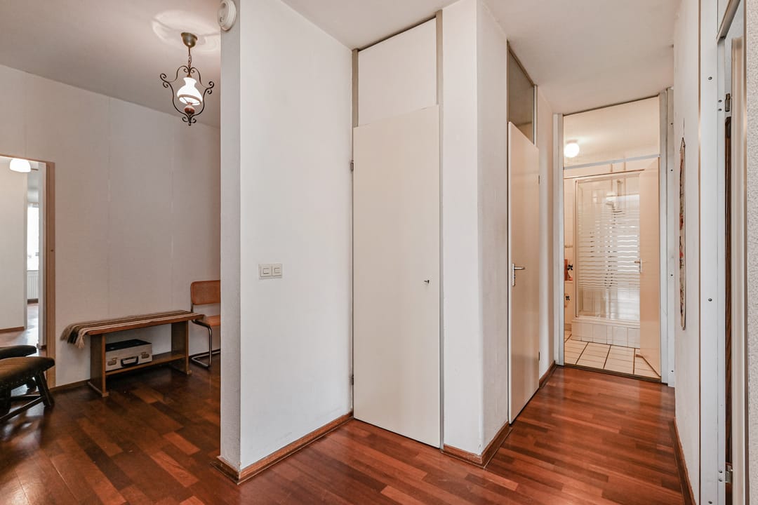 Spacious 3-Room Apartment with Two Balconies in Quiet Green Surroundings — 11