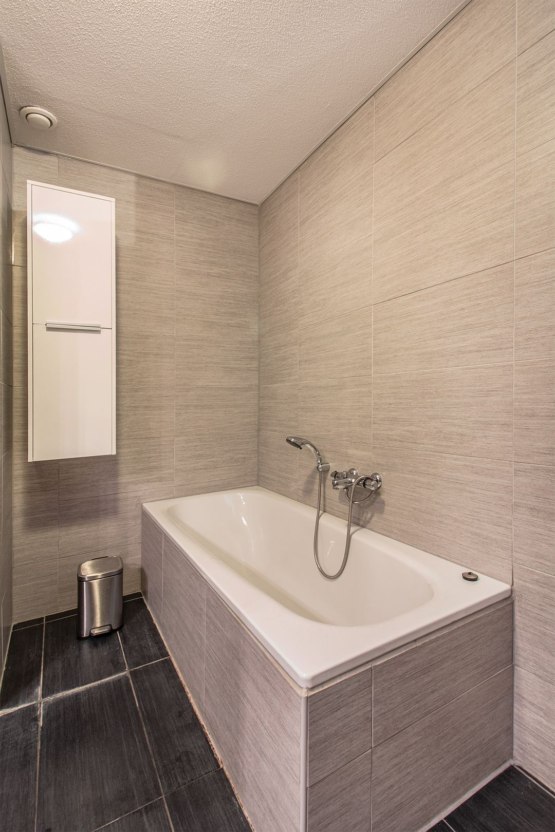 Comfortable 3-Room Apartment with Balcony and Parking in Scheveningen — 16