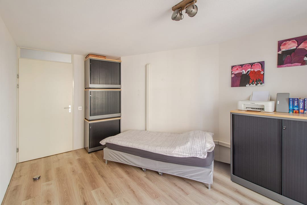 Comfortable 3-Room Apartment with Balcony and Parking in Scheveningen — 11
