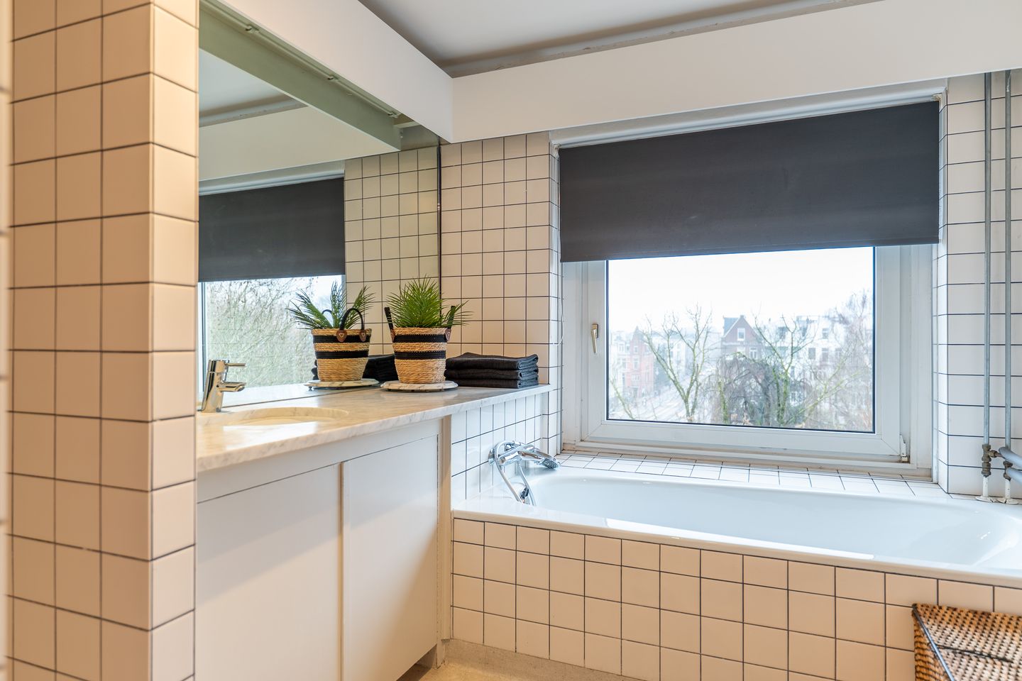 Elegant Two Bedroom Apartment with Vondelpark Views in Amsterdam Oud Zuid — 29
