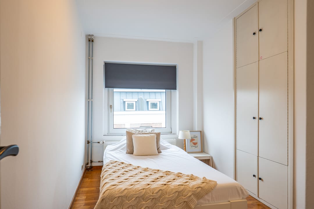 Elegant Two Bedroom Apartment with Vondelpark Views in Amsterdam Oud Zuid — 26