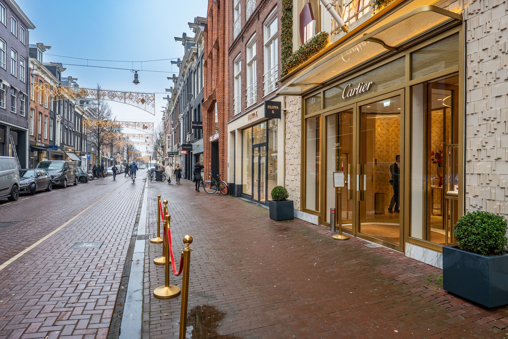 Elegant Two Bedroom Apartment with Vondelpark Views in Amsterdam Oud Zuid — 36