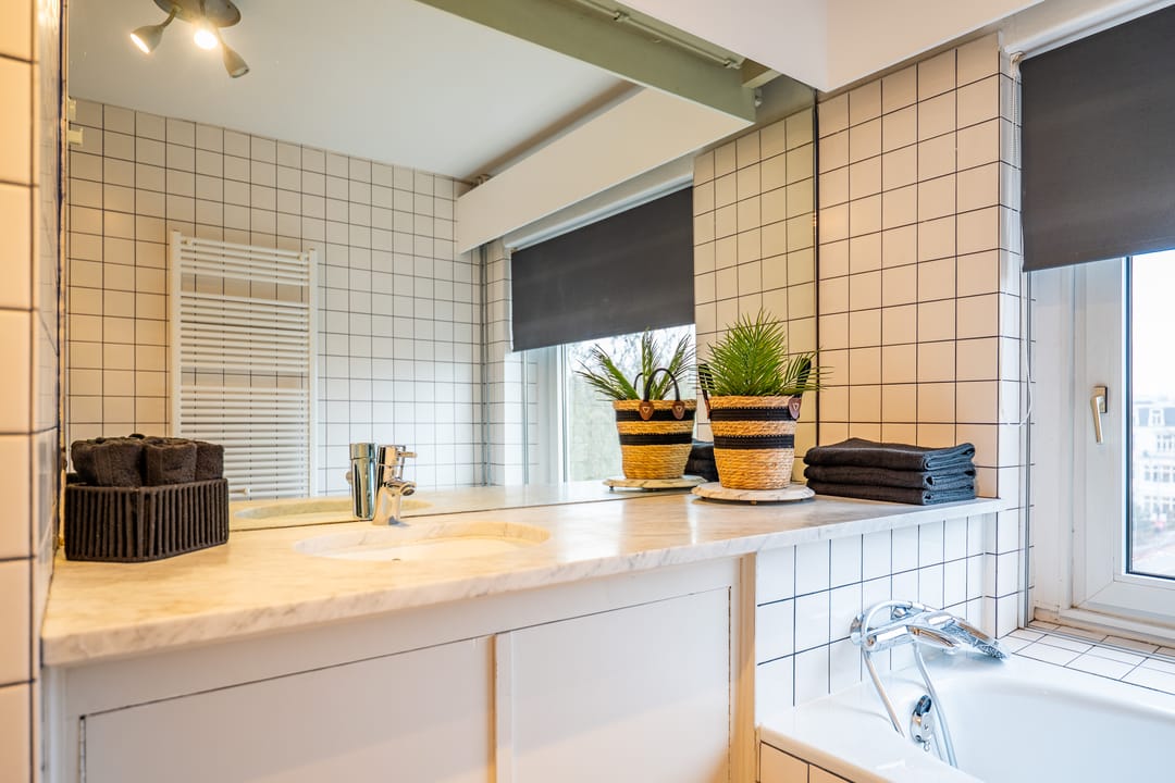 Elegant Two Bedroom Apartment with Vondelpark Views in Amsterdam Oud Zuid — 31
