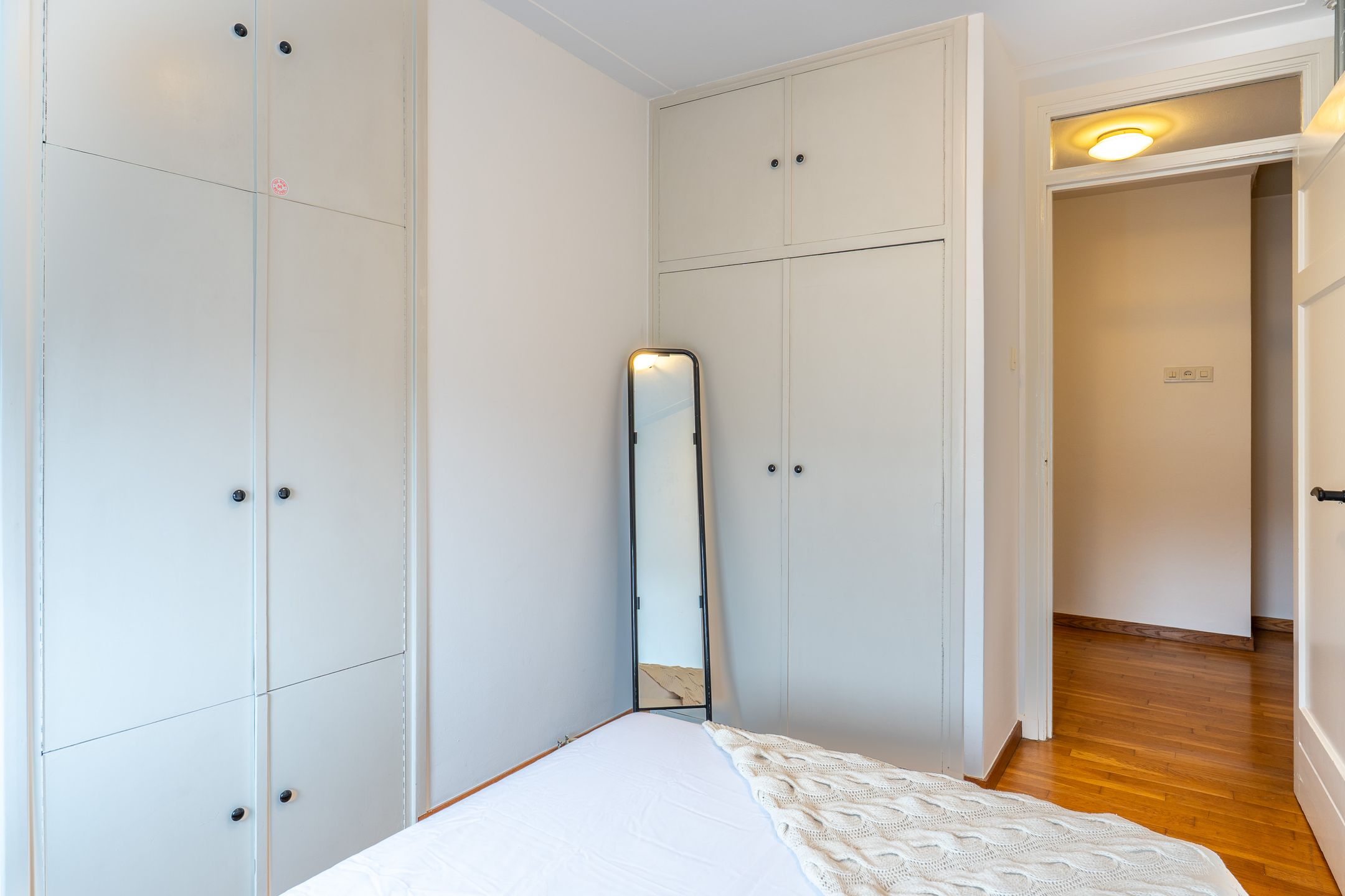 Elegant Two Bedroom Apartment with Vondelpark Views in Amsterdam Oud Zuid — 27