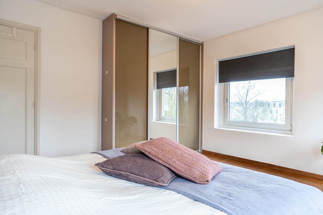 Elegant Two Bedroom Apartment with Vondelpark Views in Amsterdam Oud Zuid — 23