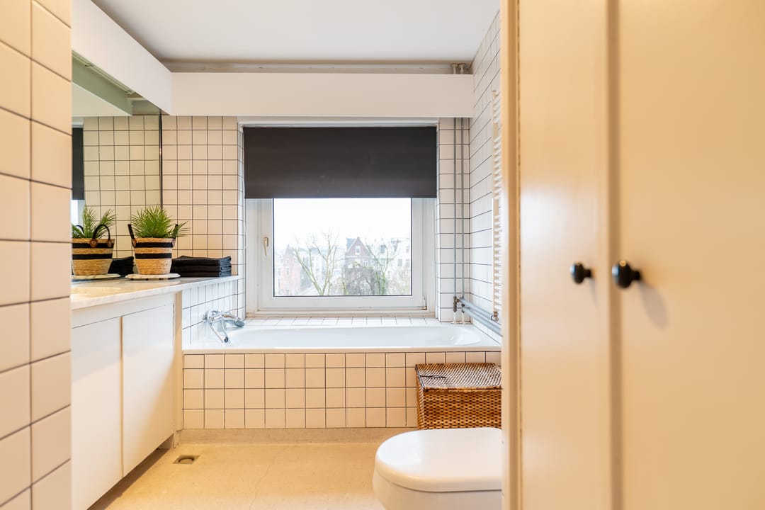 Elegant Two Bedroom Apartment with Vondelpark Views in Amsterdam Oud Zuid — 28