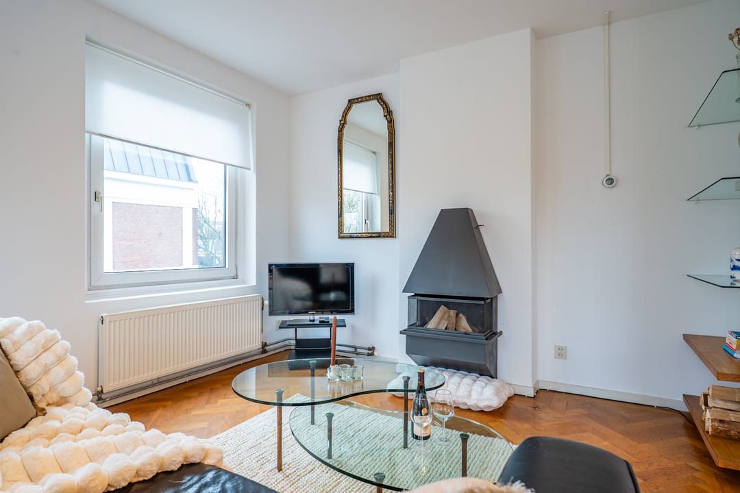 Elegant Two Bedroom Apartment with Vondelpark Views in Amsterdam Oud Zuid — 7
