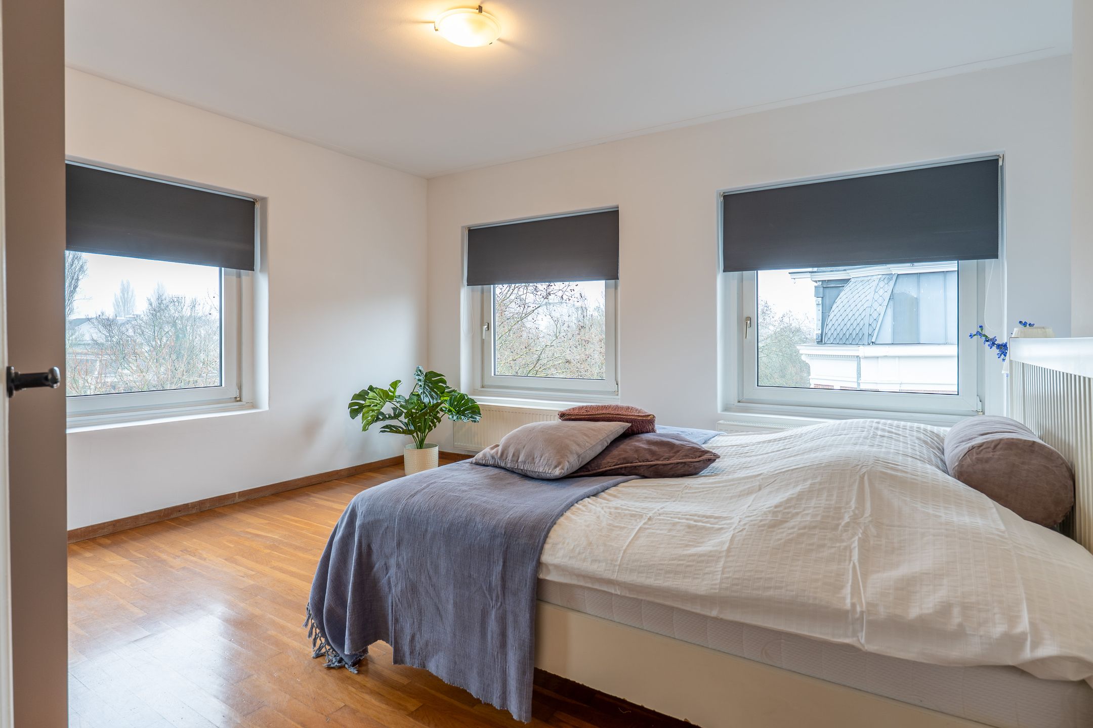 Elegant Two Bedroom Apartment with Vondelpark Views in Amsterdam Oud Zuid — 21