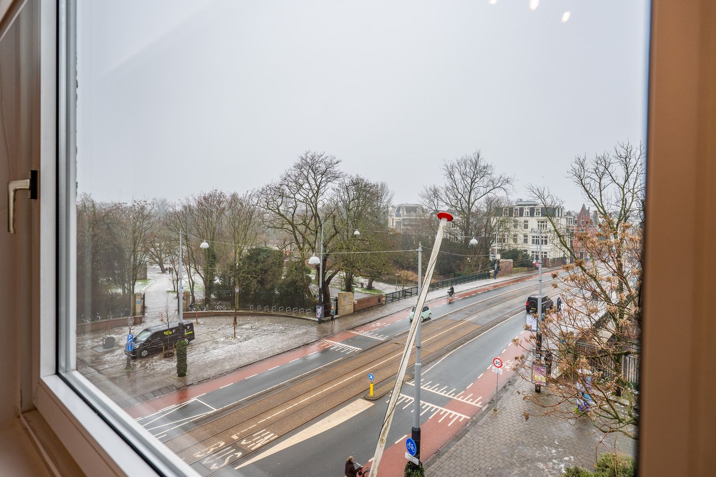 Elegant Two Bedroom Apartment with Vondelpark Views in Amsterdam Oud Zuid — 25