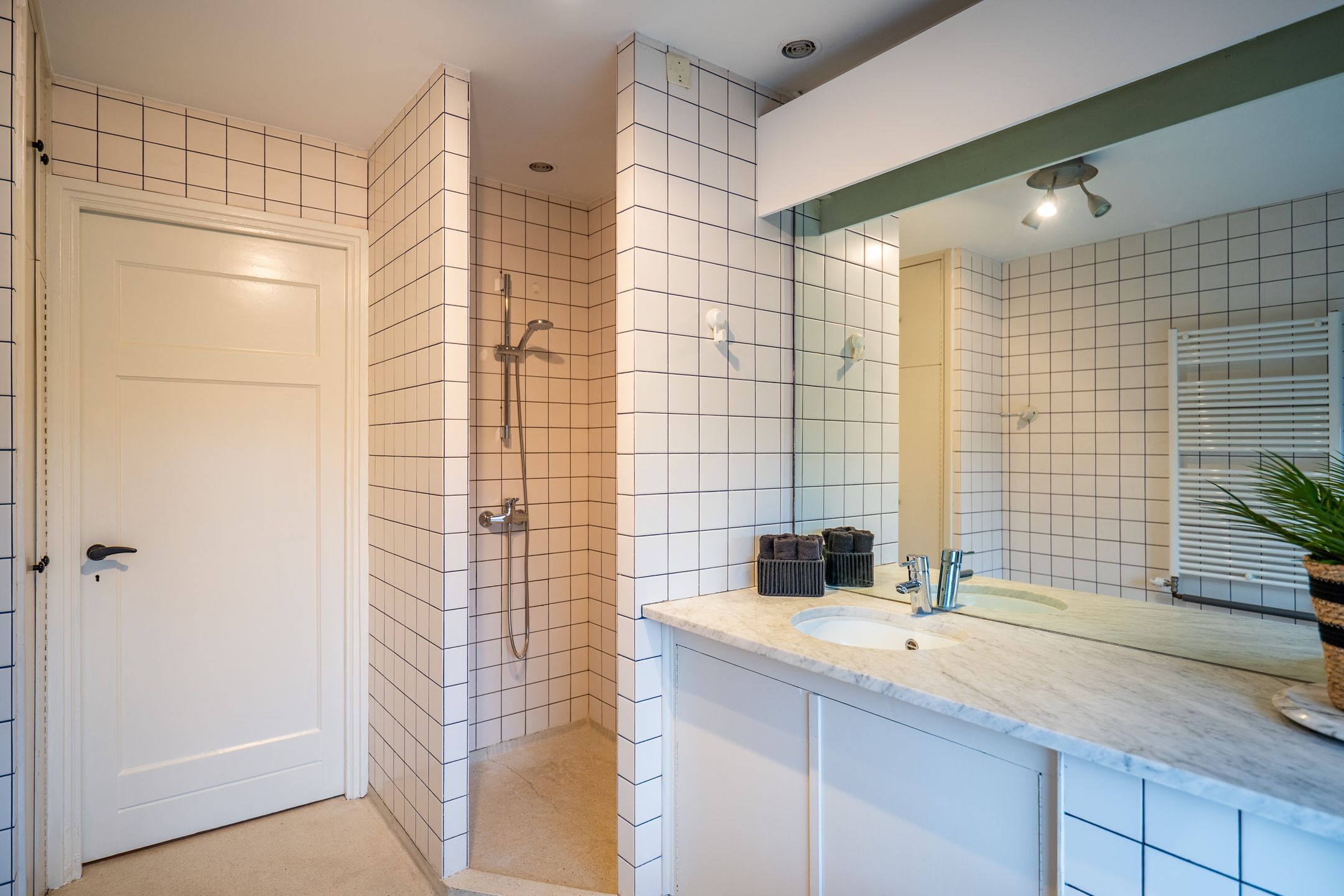 Elegant Two Bedroom Apartment with Vondelpark Views in Amsterdam Oud Zuid — 30