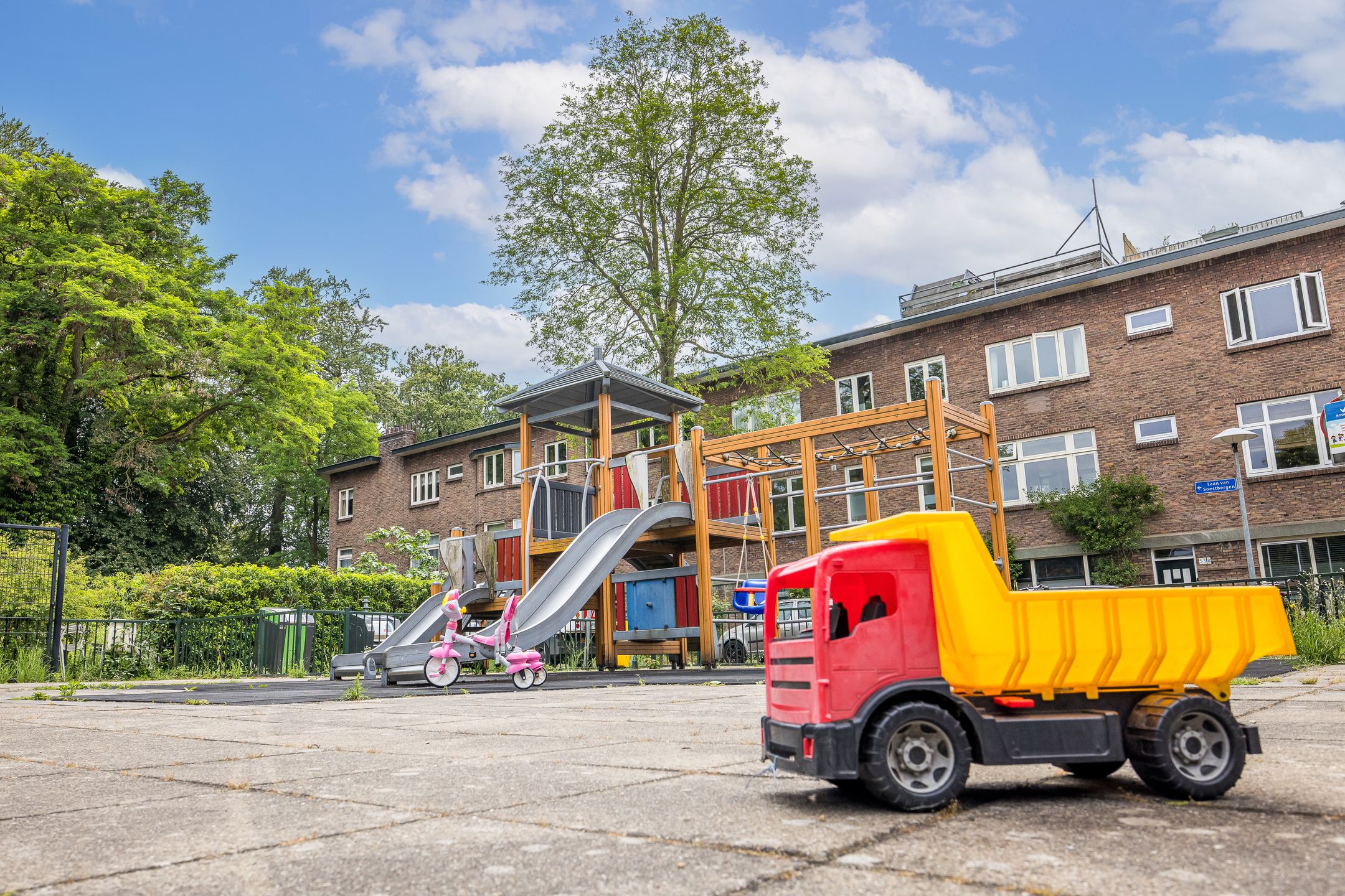 Charming 1930s Ground Floor Apartment with Deep Southwest-Facing Garden in Popular Utrecht Neighborhood — 33