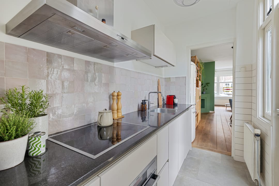 Charming 1930s Ground Floor Apartment with Deep Southwest-Facing Garden in Popular Utrecht Neighborhood — 16