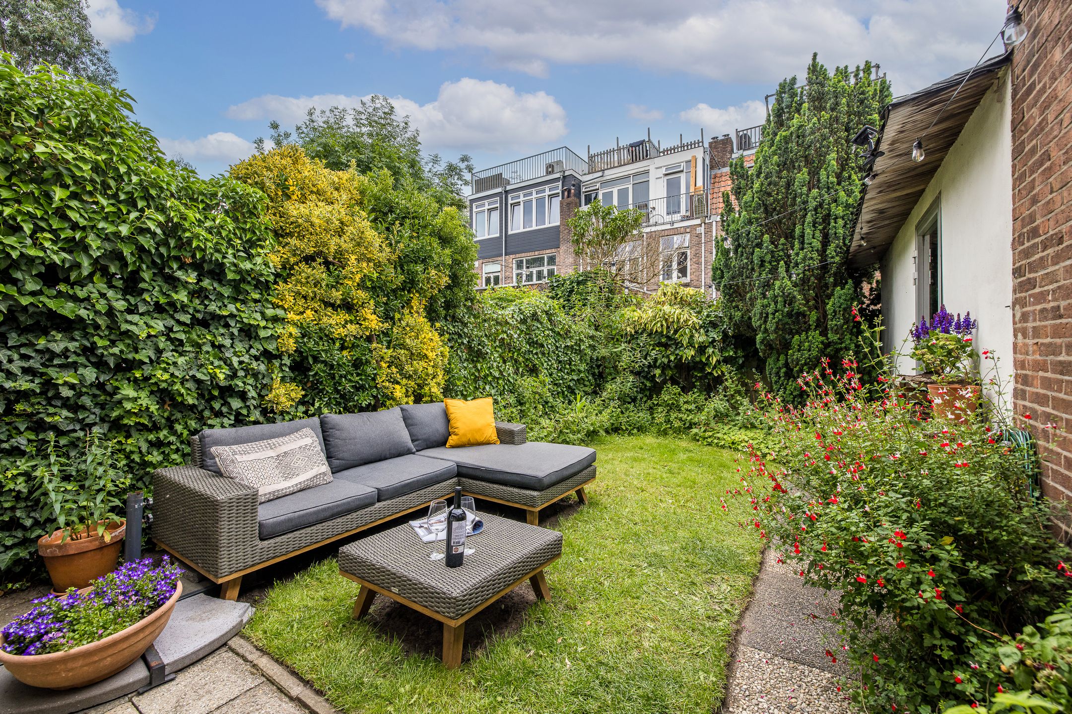 Charming 1930s Ground Floor Apartment with Deep Southwest-Facing Garden in Popular Utrecht Neighborhood — 27