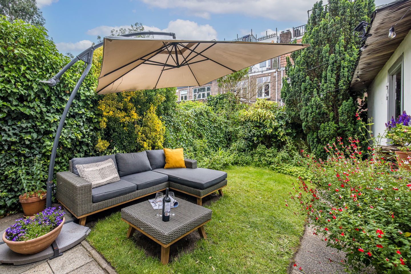 Charming 1930s Ground Floor Apartment with Deep Southwest-Facing Garden in Popular Utrecht Neighborhood — 25