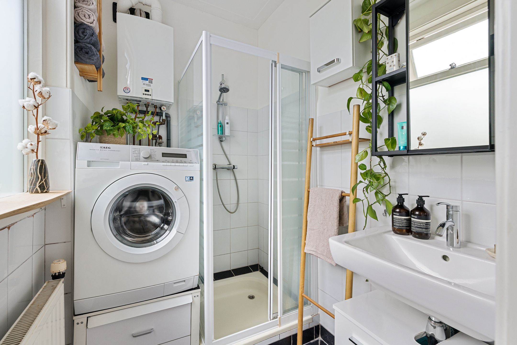 Charming 1930s Ground Floor Apartment with Deep Southwest-Facing Garden in Popular Utrecht Neighborhood — 18