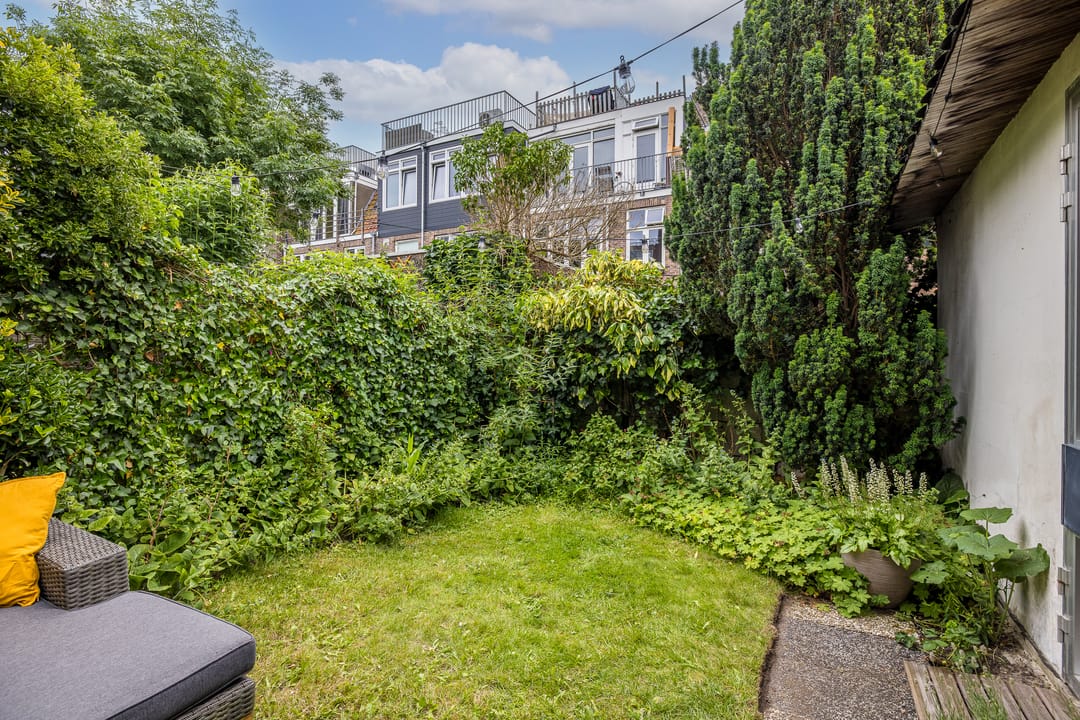 Charming 1930s Ground Floor Apartment with Deep Southwest-Facing Garden in Popular Utrecht Neighborhood — 28