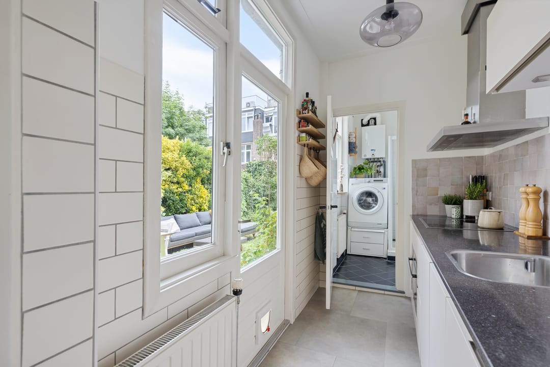 Charming 1930s Ground Floor Apartment with Deep Southwest-Facing Garden in Popular Utrecht Neighborhood — 17