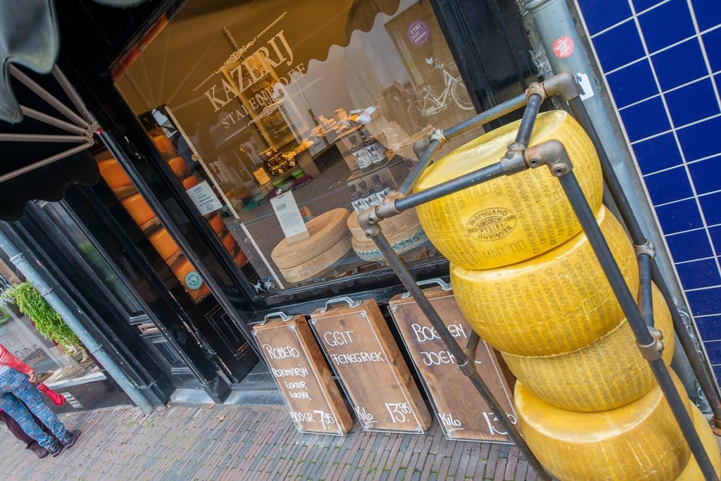 Charming 1930s Ground Floor Apartment with Deep Southwest-Facing Garden in Popular Utrecht Neighborhood — 34