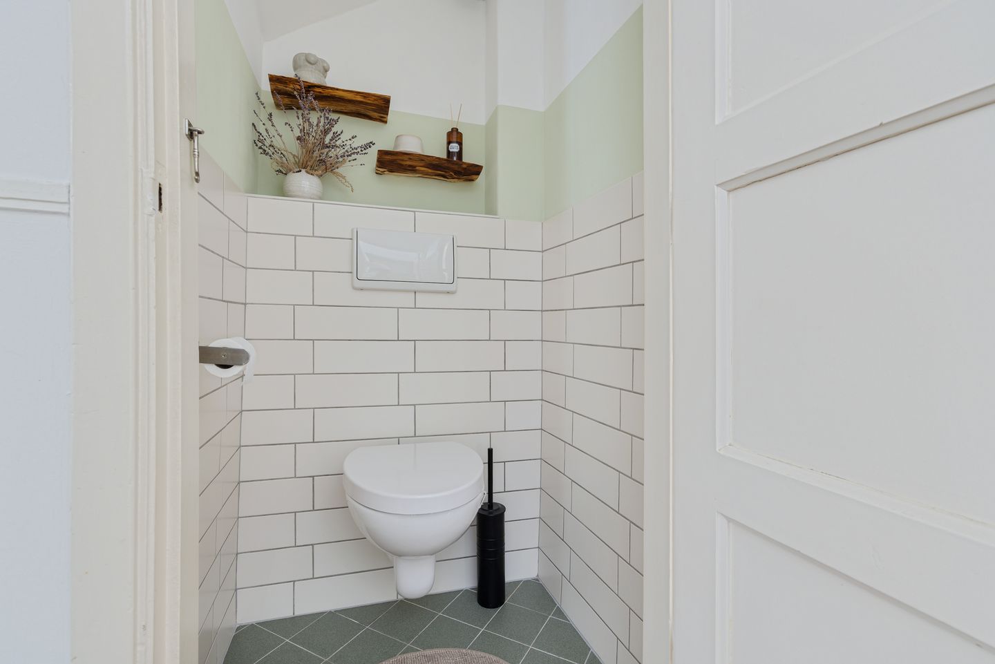 Charming 1930s Ground Floor Apartment with Deep Southwest-Facing Garden in Popular Utrecht Neighborhood — 19