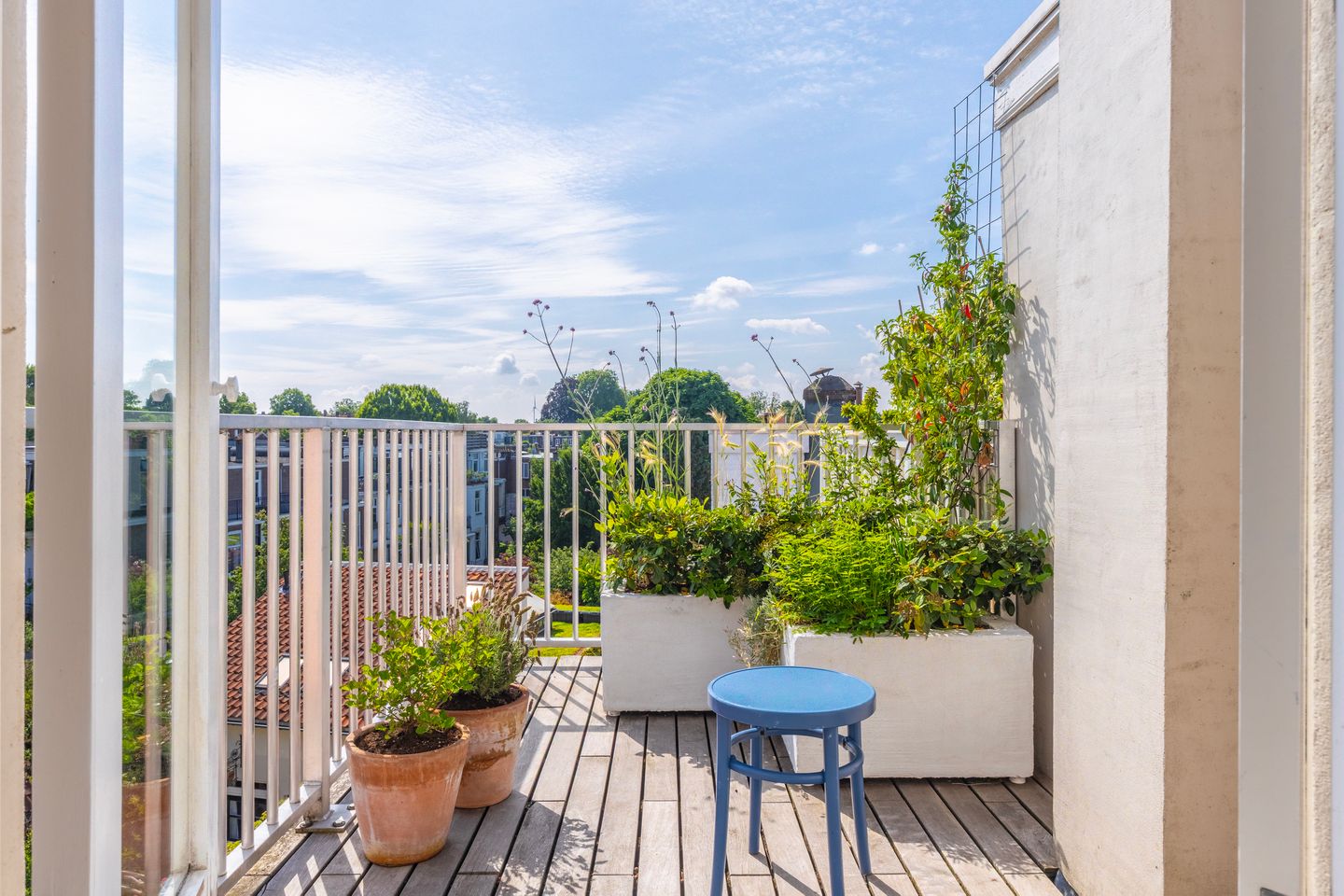 Charming 3 Bedroom Top Floor Apartment with Sun Filled Darterraces in Sonsbeekkwartier — 20
