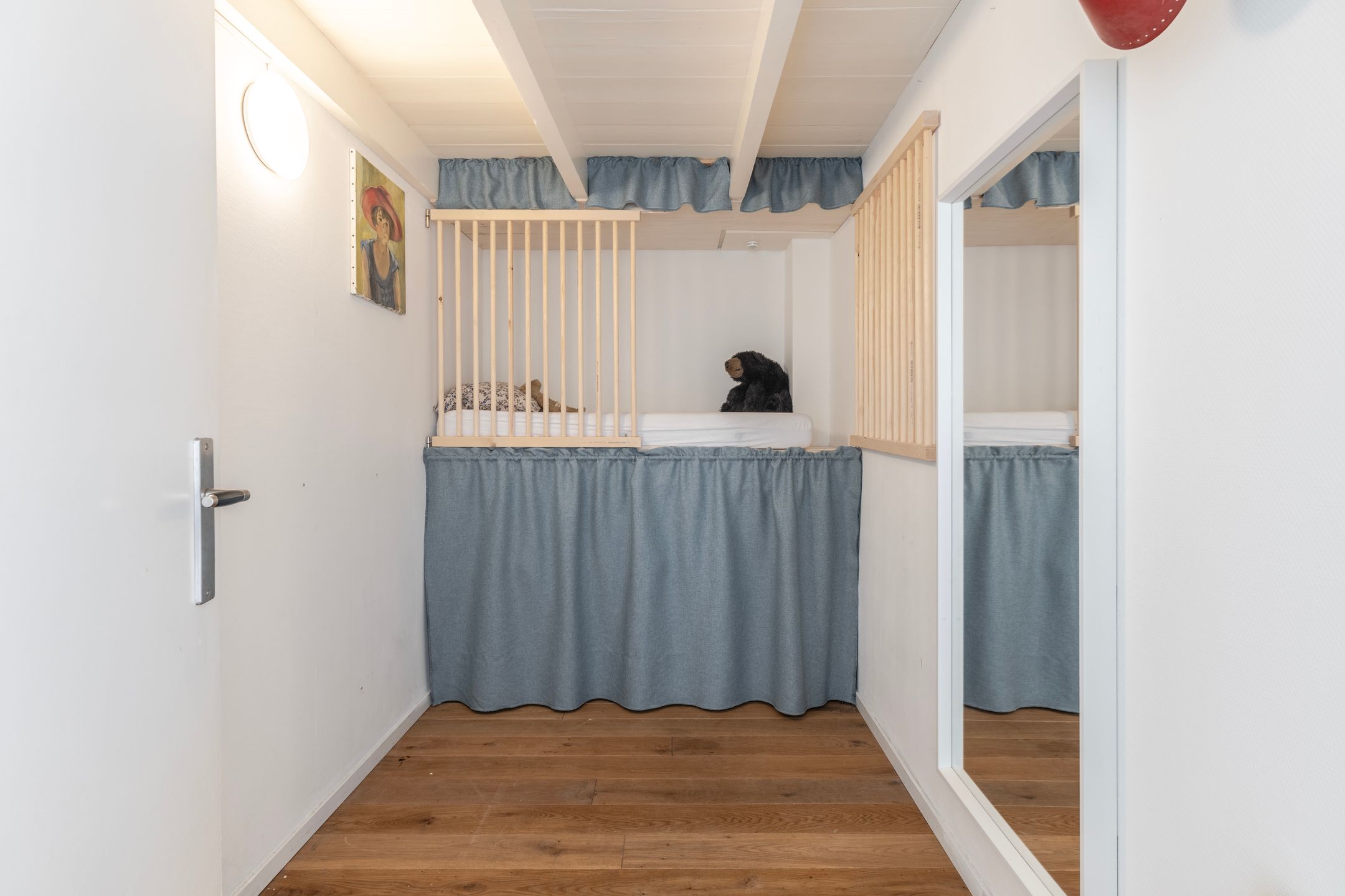 Charming 3 Bedroom Top Floor Apartment with Sun Filled Darterraces in Sonsbeekkwartier — 27