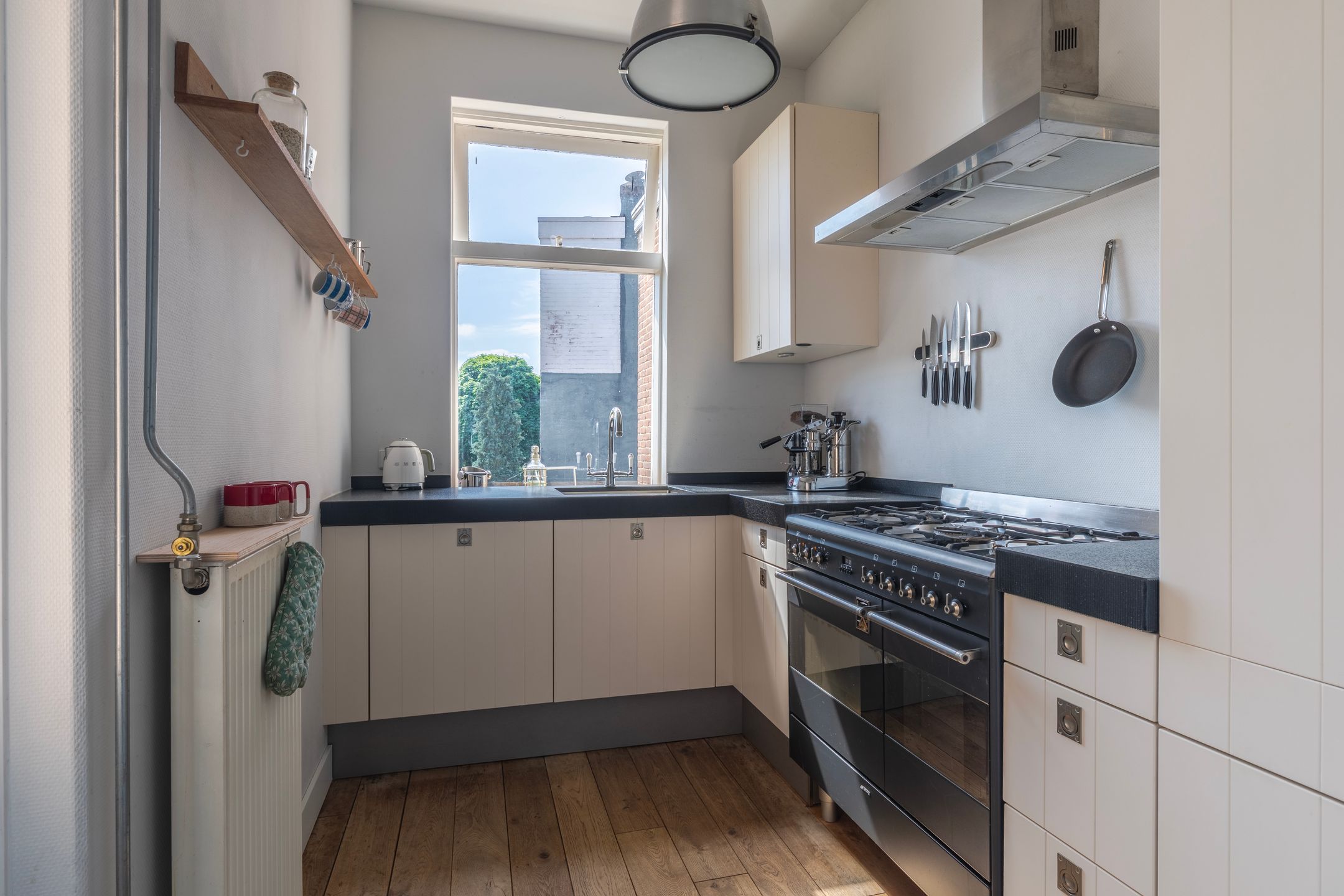 Charming 3 Bedroom Top Floor Apartment with Sun Filled Darterraces in Sonsbeekkwartier — 18