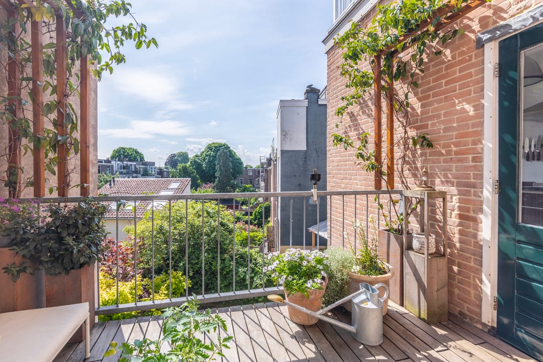 Charming 3 Bedroom Top Floor Apartment with Sun Filled Darterraces in Sonsbeekkwartier — 16
