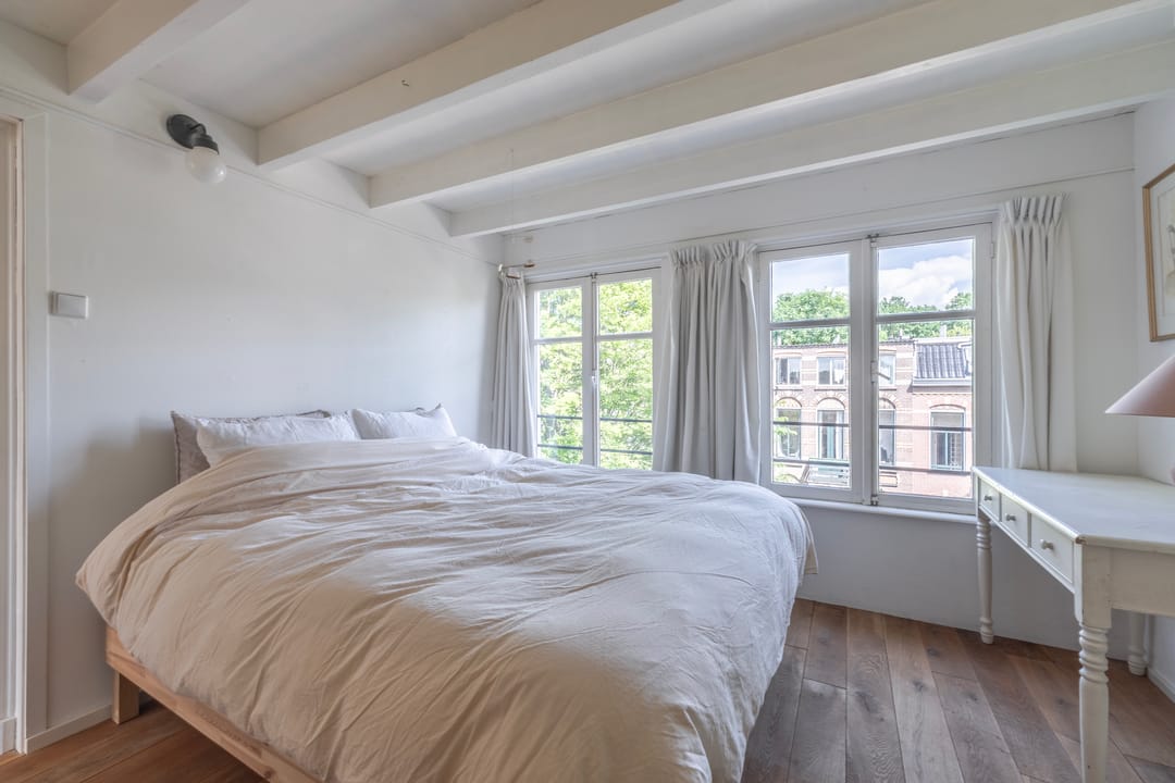 Charming 3 Bedroom Top Floor Apartment with Sun Filled Darterraces in Sonsbeekkwartier — 23