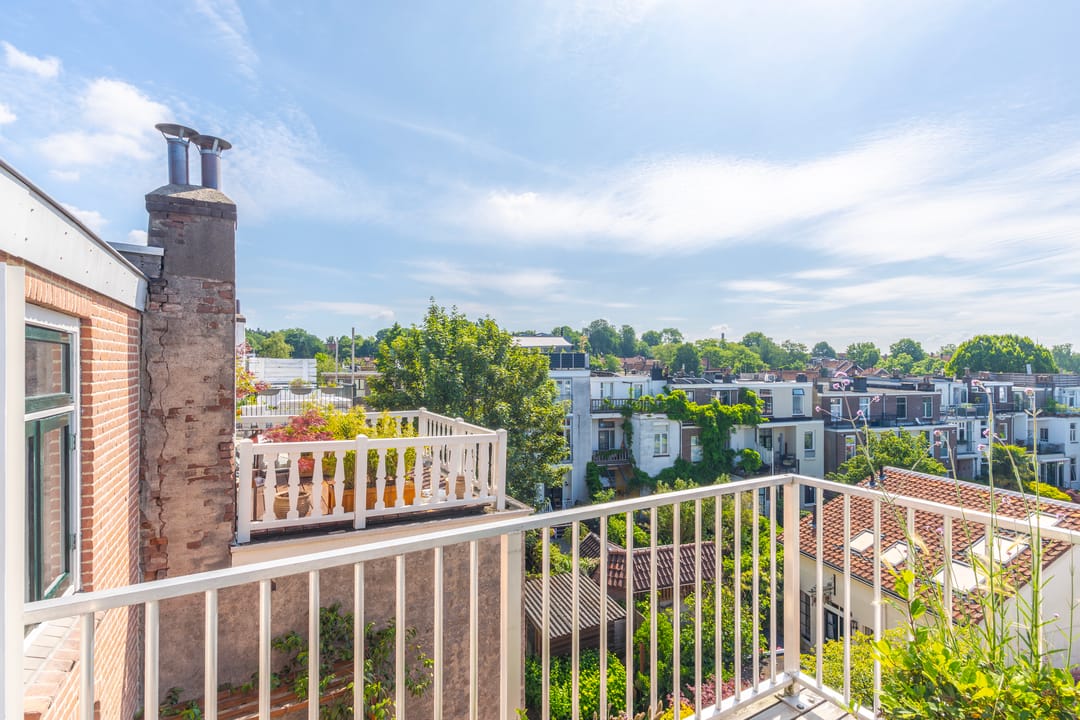Charming 3 Bedroom Top Floor Apartment with Sun Filled Darterraces in Sonsbeekkwartier — 22
