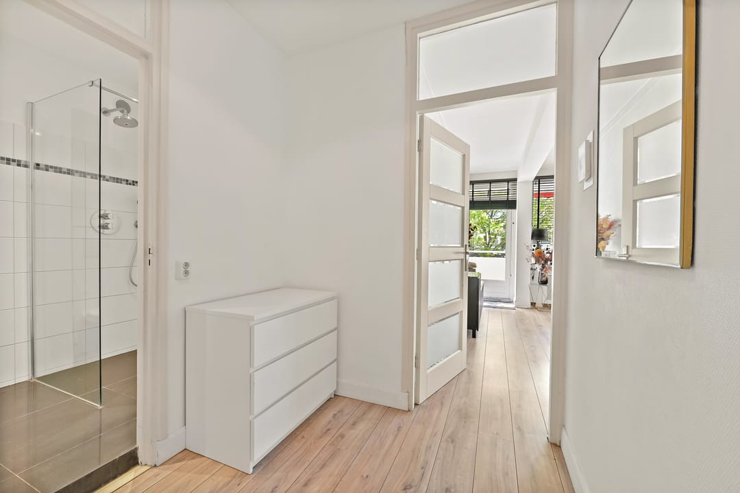 Move-in Ready Renovated Apartment with Sunny Southwest Balcony in Componistenbuurt — 23