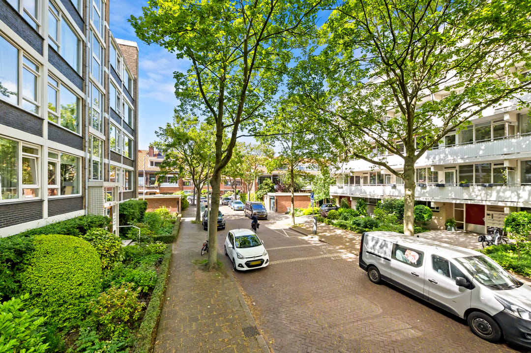 Move-in Ready Renovated Apartment with Sunny Southwest Balcony in Componistenbuurt — 26