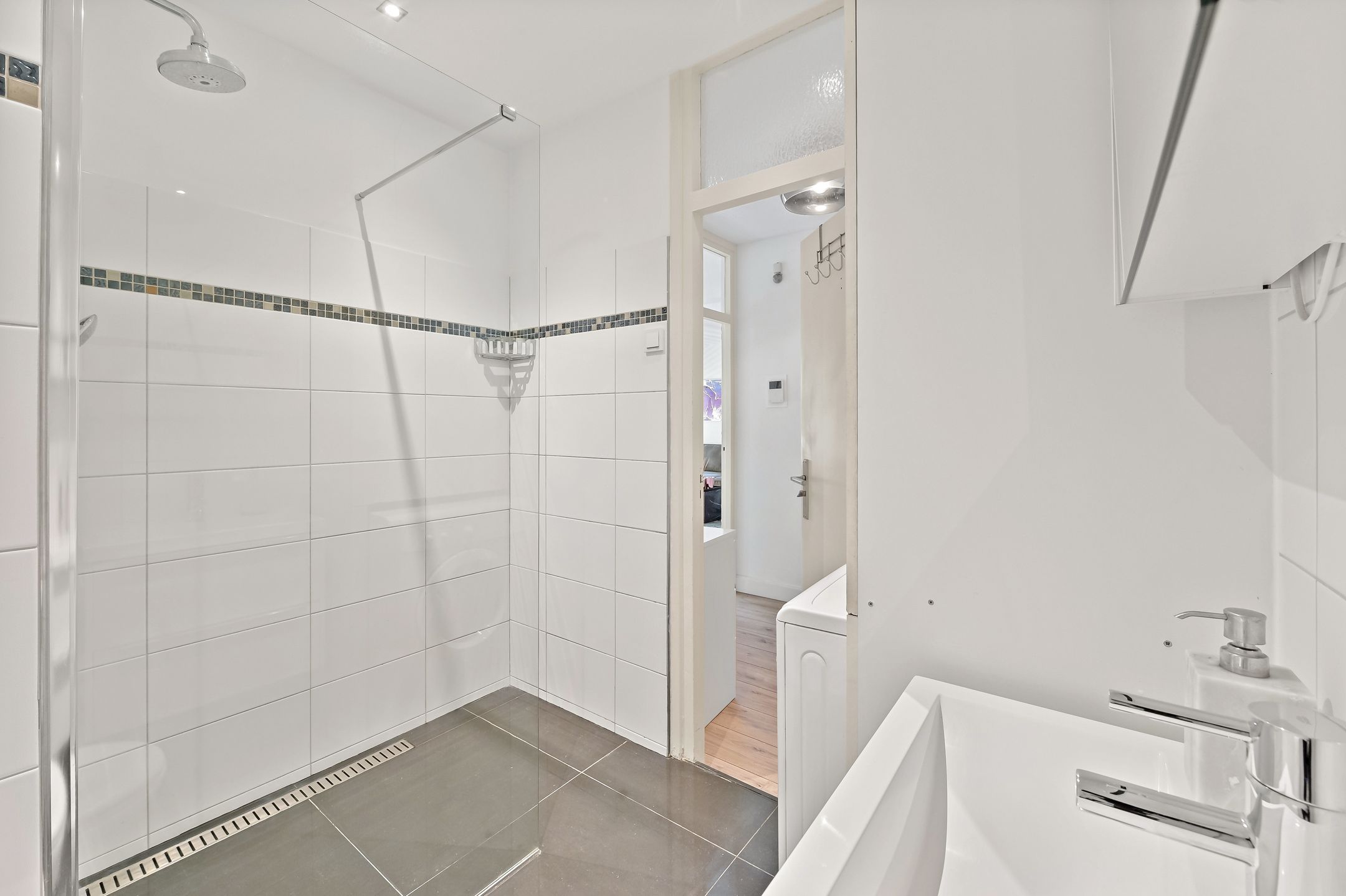 Move-in Ready Renovated Apartment with Sunny Southwest Balcony in Componistenbuurt — 21