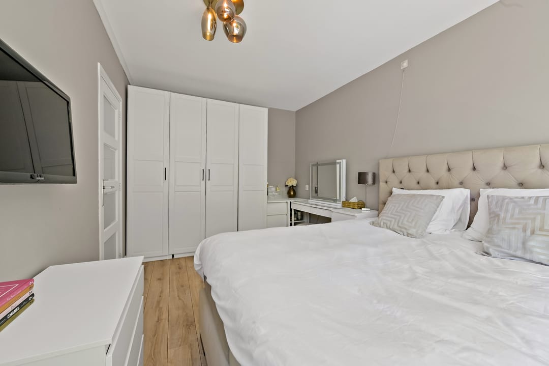 Move-in Ready Renovated Apartment with Sunny Southwest Balcony in Componistenbuurt — 17