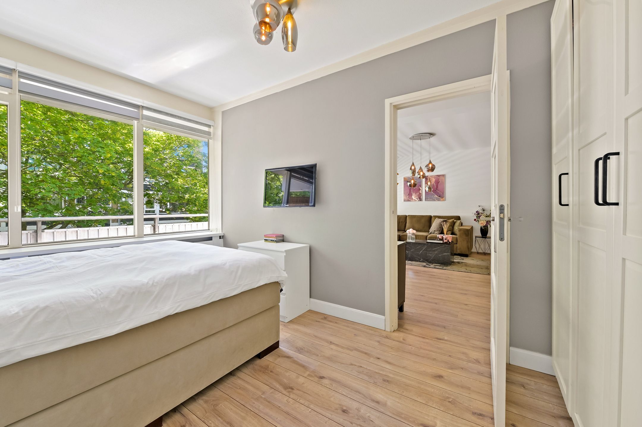 Move-in Ready Renovated Apartment with Sunny Southwest Balcony in Componistenbuurt — 18