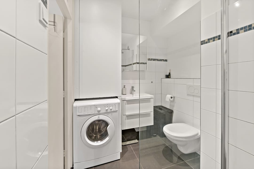 Move-in Ready Renovated Apartment with Sunny Southwest Balcony in Componistenbuurt — 22