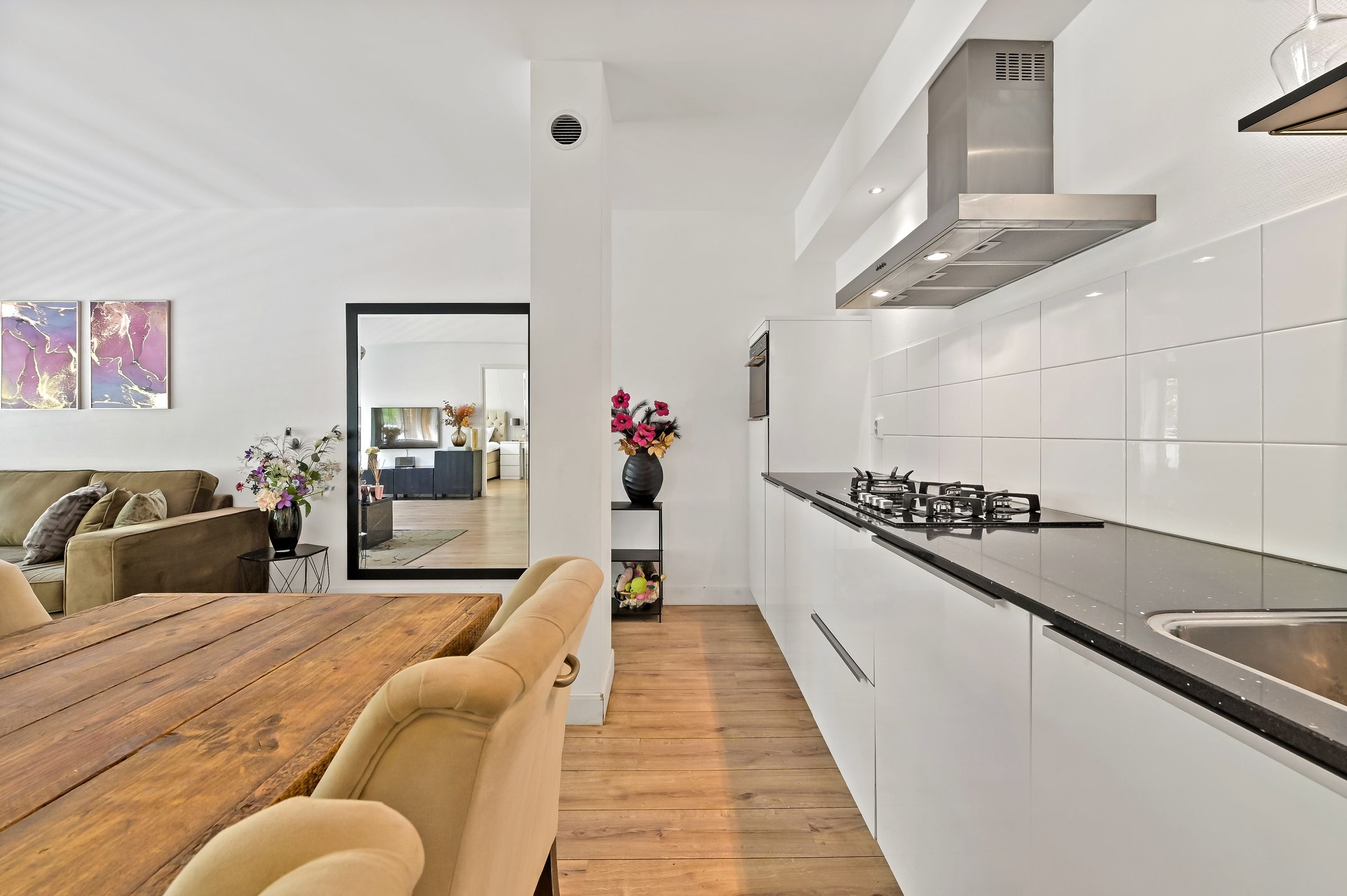 Move-in Ready Renovated Apartment with Sunny Southwest Balcony in Componistenbuurt — 15