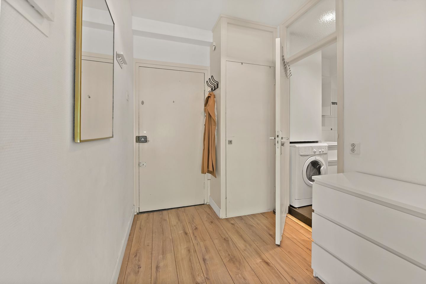 Move-in Ready Renovated Apartment with Sunny Southwest Balcony in Componistenbuurt — 19