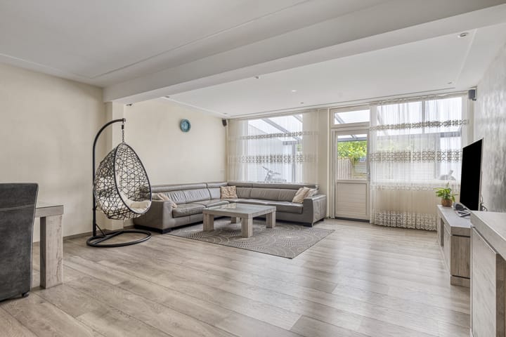 Tussenwoning te koop: Europalaan 28, Goes