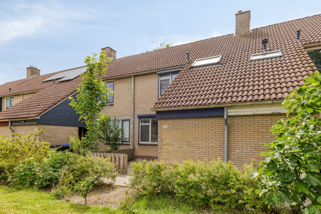 Spacious Modernized Terraced House with Extended Living Area and Four Bedrooms in Goes — 38