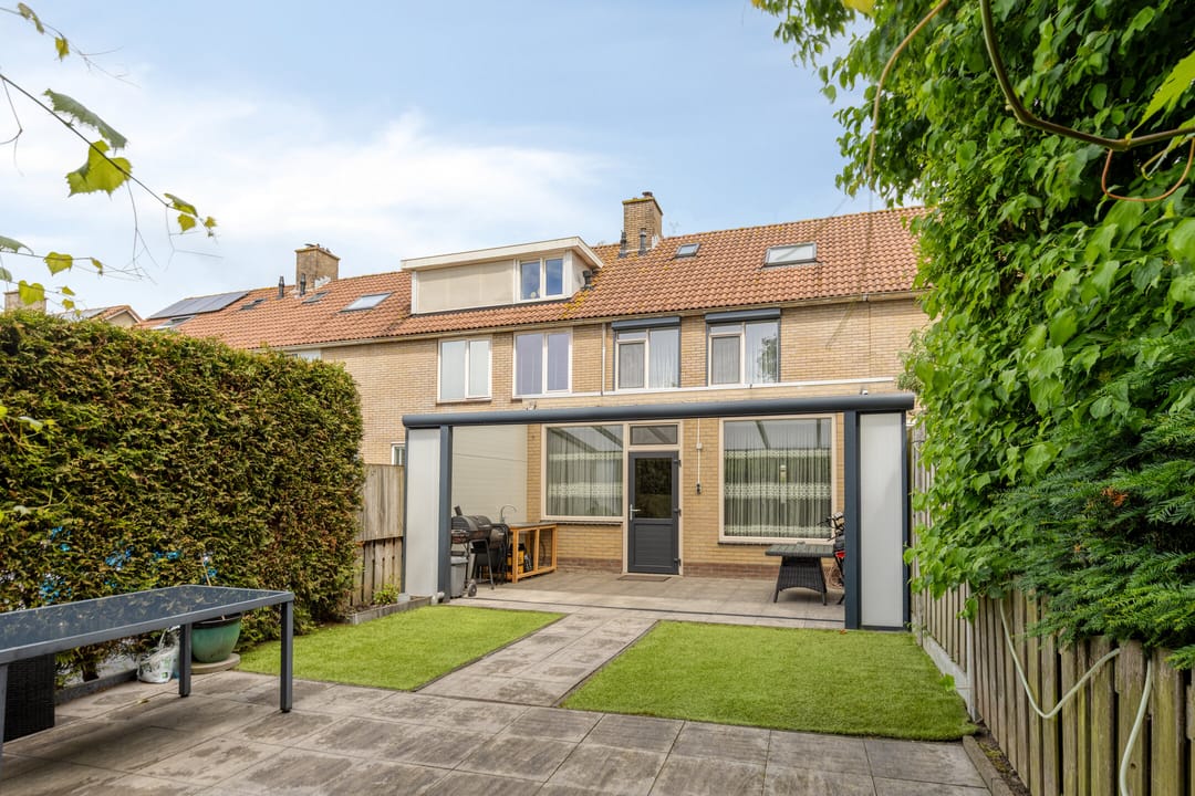Spacious Modernized Terraced House with Extended Living Area and Four Bedrooms in Goes — 32