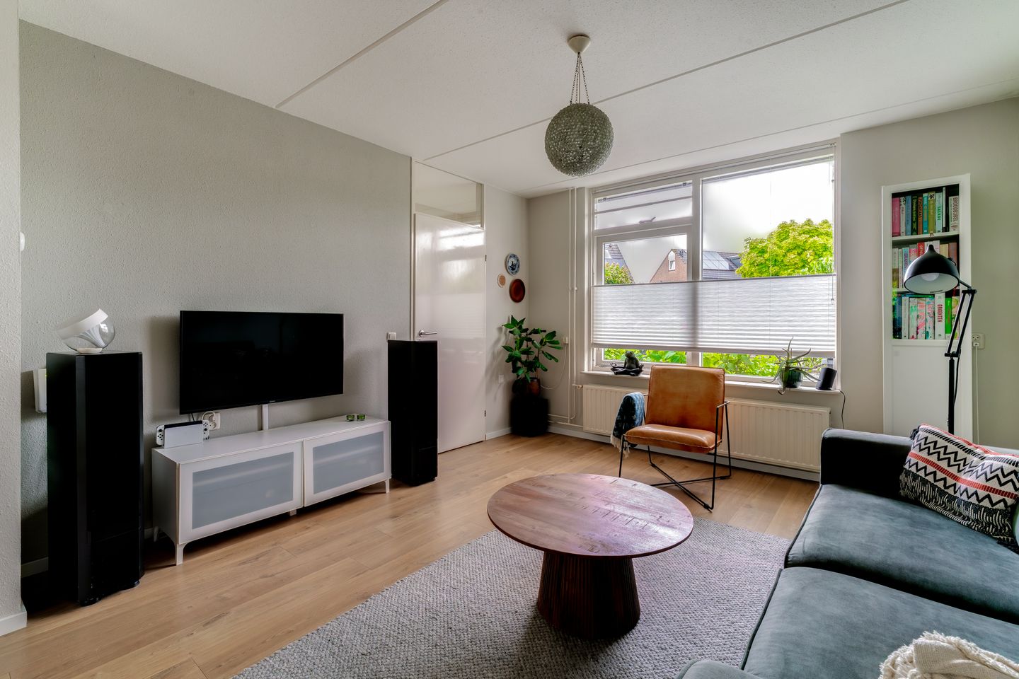 Modern family home with four bedrooms and updated kitchen — 10