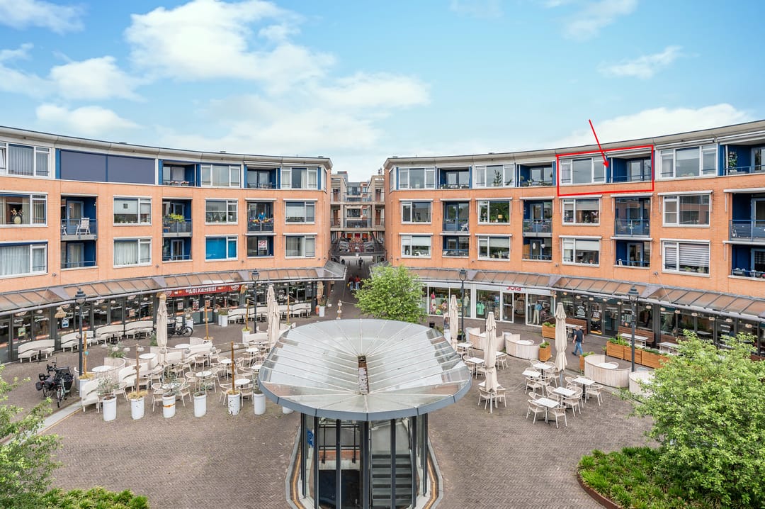 Bright Top Floor Apartment with Balcony and Parking in City Centre