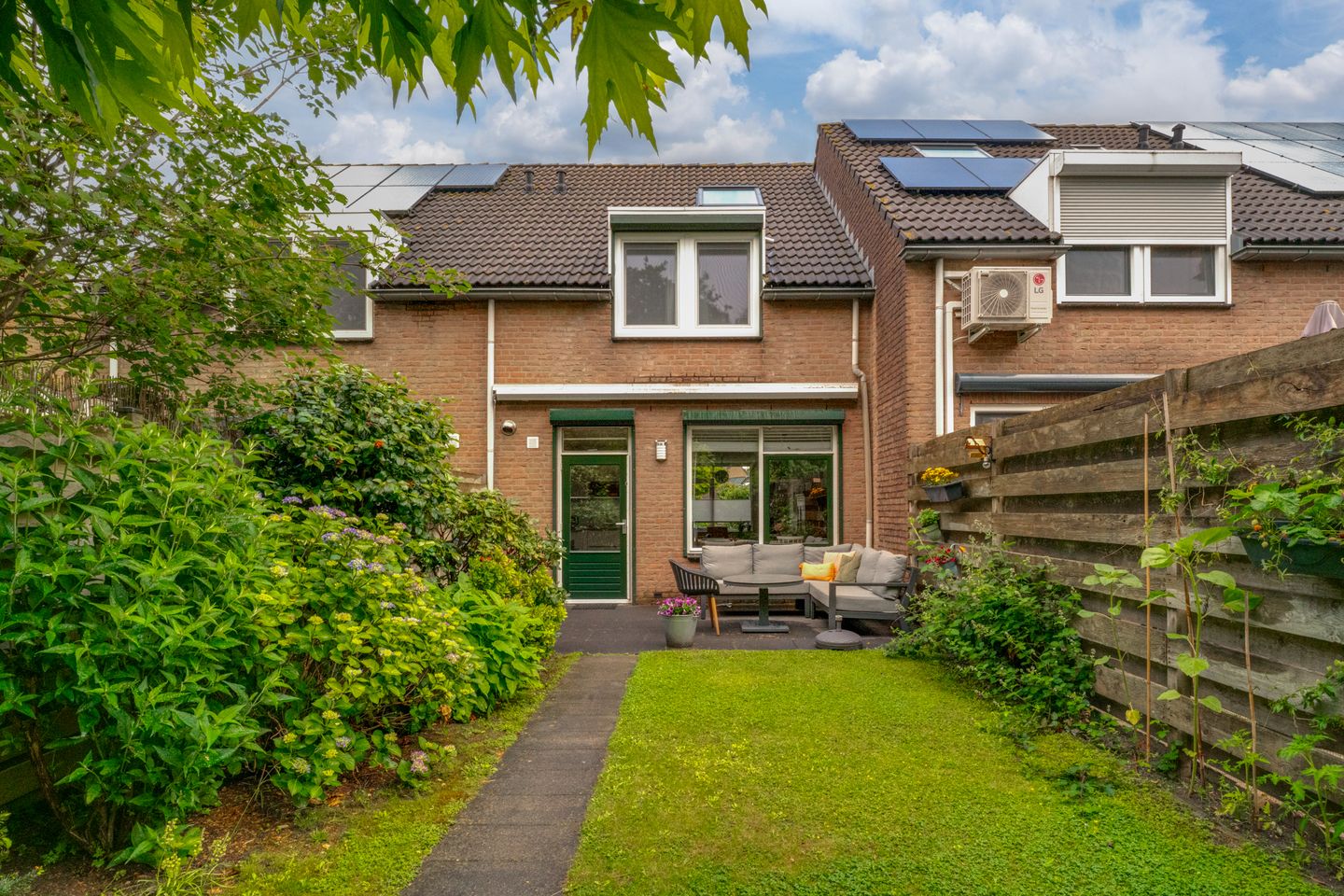 Modern family home with four bedrooms and updated kitchen — 20